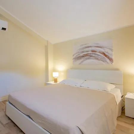 Pellicano Apartament *